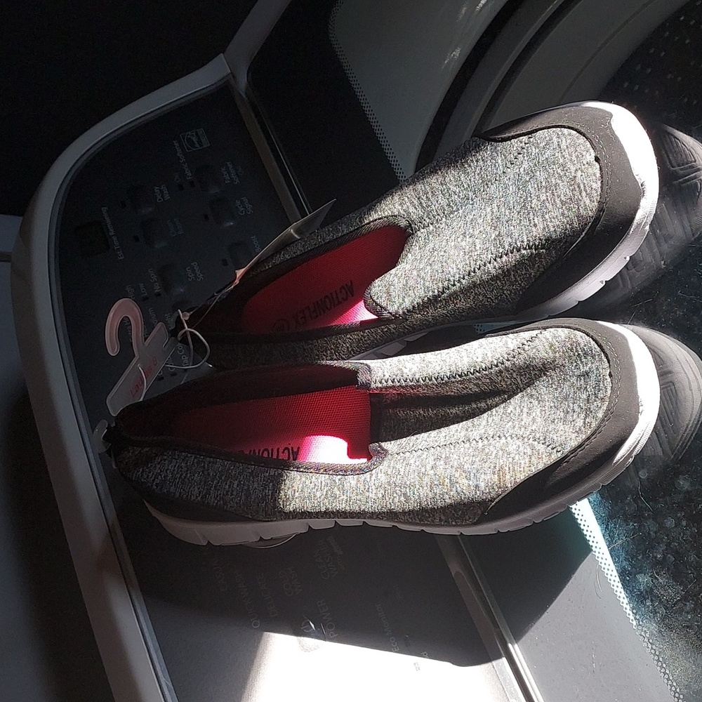 Shoes women's size 8 actionflex